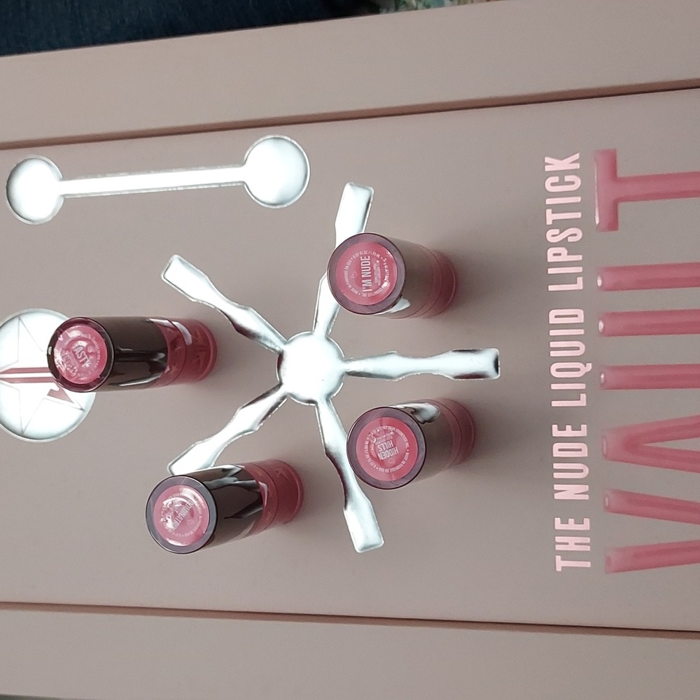 🤎🩷Jeffree Starr the vault. Just the Vault Adding 4 free mini lippies. - Picture 1 of 6